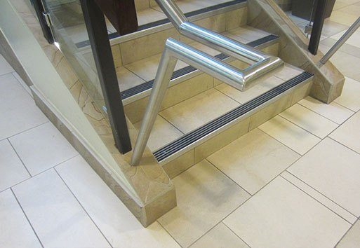 Ribbed Bar Abrasive Stair Tread Nosing